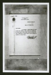 Photographie du certificat du Vice Consul des Etats-Unis d'Amérique à Tunis adressé à Salomon Salama attestant des services rendus avant le débarquement en Afrique du Nord, daté du 17 novembre 1945