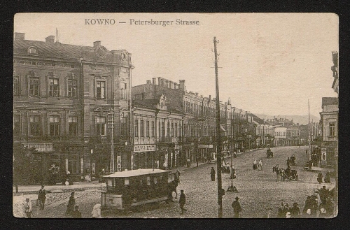Carte postale représentant une rue animée de Kaunas, non datée