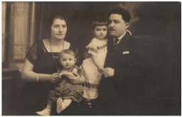 Sophie et Herman Goldberg et leurs deux jeunes enfants (1924)