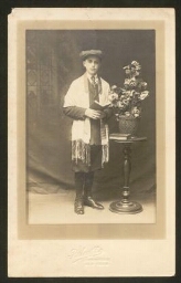 Portrait de jeune garçon en tenue de Bar-Mitsva, non daté (1915-1916)