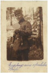 Le Soldat allemand Grumabch lisant une lettre 