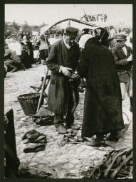 Deux hommes au marché de Plotsk