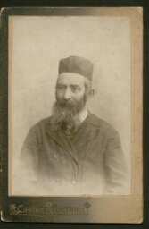 Portrait d'un homme pieux, tête couverte et portant la barbe