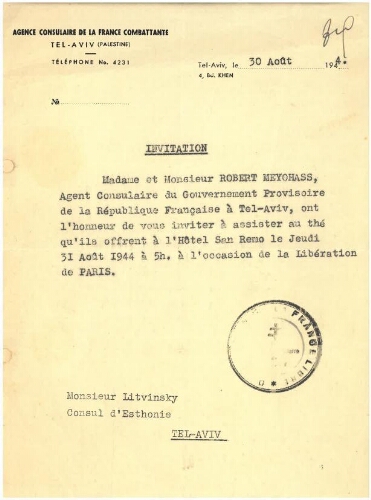 M. Litvinsky, consul d'Esthonie, est invité au thé offert par l'Agent consulaire du GPRF à Tel Aviv en l'honneur de la Libération de Paris (1944)